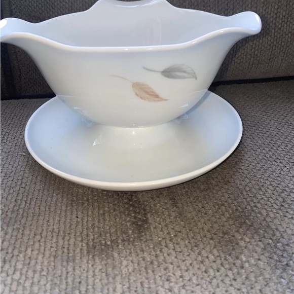 Bing & Grondahl Falling Leaves Gravy Boat with Plate - Picture 3 of 6
